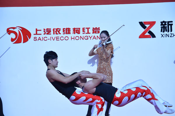 寶馬展（zhǎn）上的（de）雜技表演